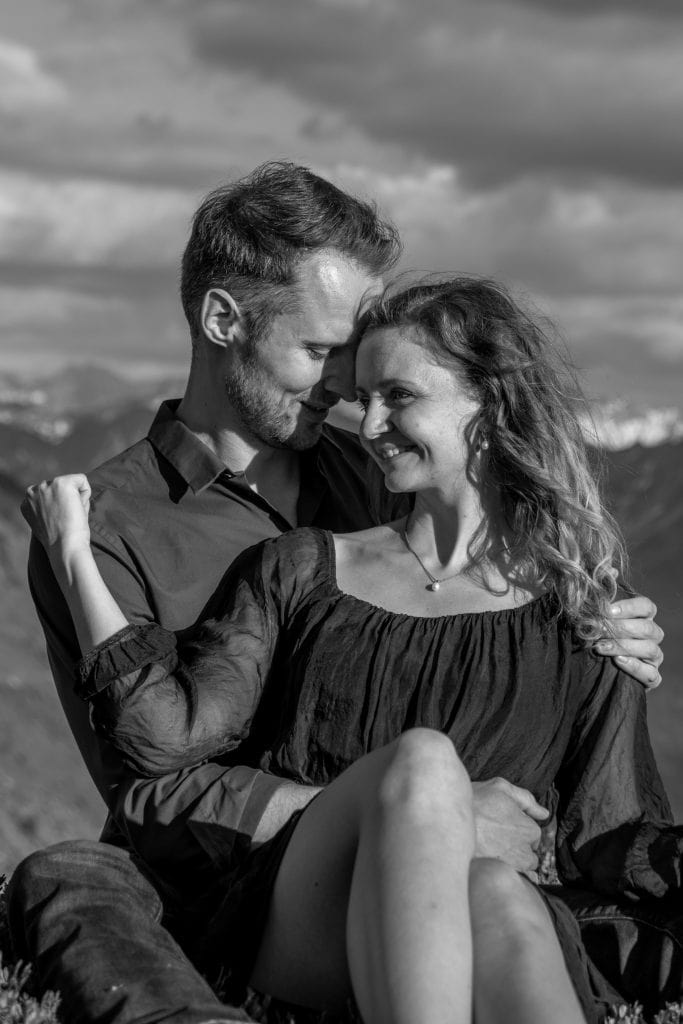 011-mountain-elopement-wedding-austria-wild-embrace-sunset-photography-elope-intimate-outdoor-mountain-ceremony-adventure