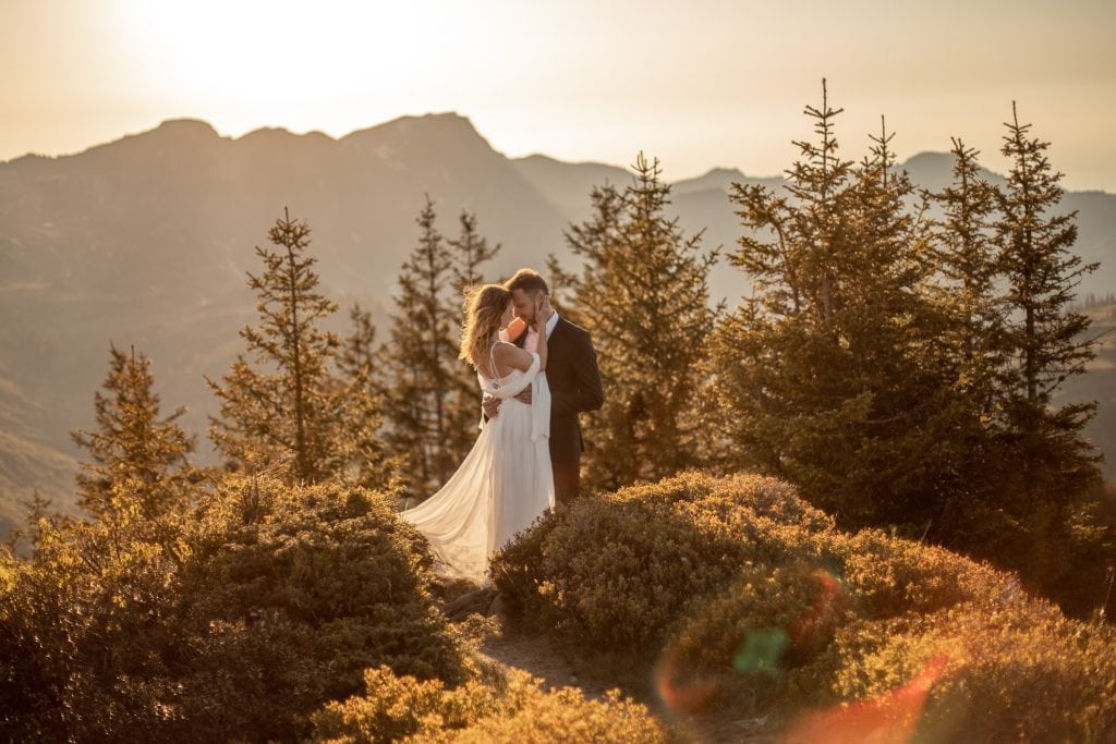 021-mountain-elopement-wedding-austria-wild-embrace-sunset-photography-elope-intimate-outdoor-mountain-ceremony-adventure