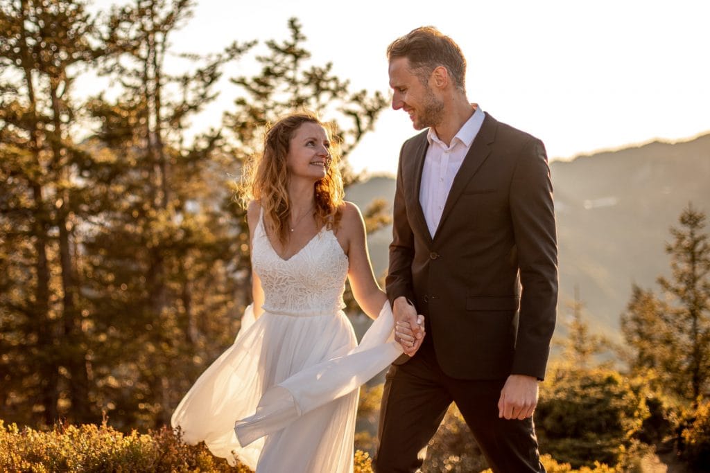 028-mountain-elopement-wedding-austria-wild-embrace-sunset-photography-elope-intimate-outdoor-mountain-ceremony-adventure