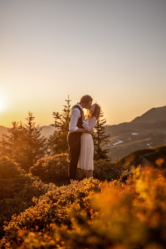 039-mountain-elopement-wedding-austria-wild-embrace-sunset-photography-elope-intimate-outdoor-mountain-ceremony-adventure