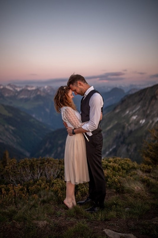 059-mountain-elopement-wedding-austria-wild-embrace-sunset-photography-elope-intimate-outdoor-mountain-ceremony-adventure
