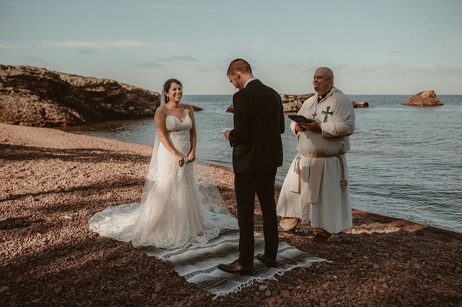 232-Eliot-Lupita-Wedding_Lume-Photography-elopement-destination-michigan-harbor-elope-usa-beach-summer-outdoor-intimate-ceremony