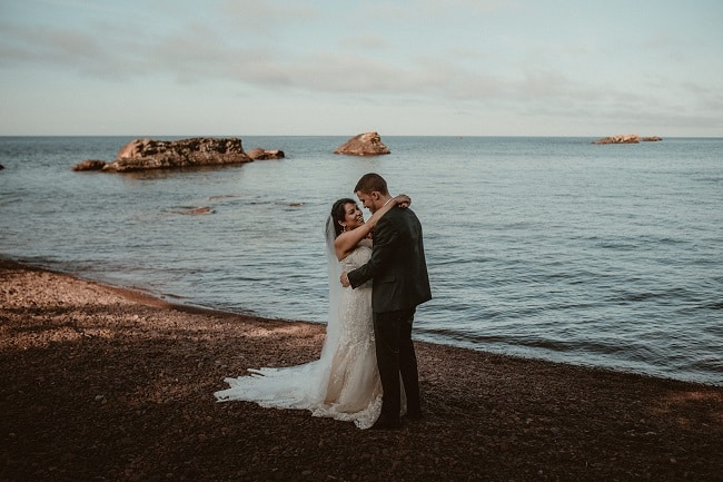 285-Eliot-Lupita-Wedding_Lume-Photography-elopement-destination-michigan-harbor-elope-usa-beach-summer-outdoor-intimate-ceremony