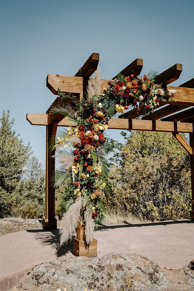 Courtney42-Lynn-colorado-adventure-elopement-packages-destination-wedding-photographer-estes-park-elope-floral-decor