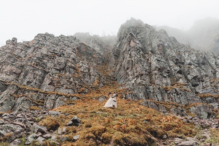 Autumn Waterfall Elopement in Sweden-Evelyn19-Wallin-destination-adventure-elopement-wedding-photographer-packages-intimate-ceremony-Fulufjället