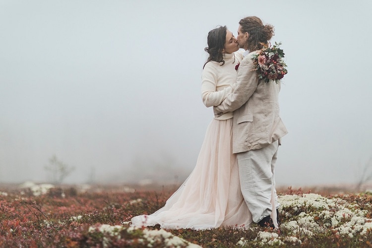 Autumn Waterfall Elopement in Sweden-Evelyn21-Wallin-destination-adventure-elopement-wedding-photographer-packages-intimate-ceremony-Fulufjället
