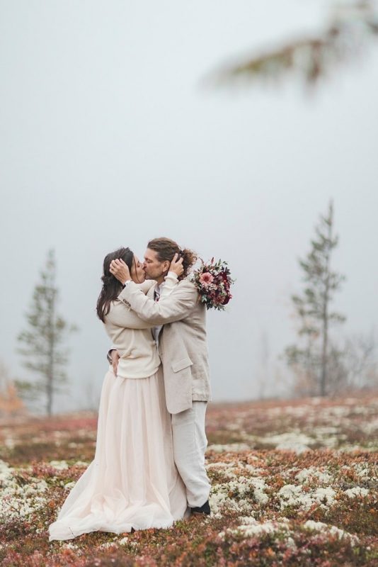 Autumn Waterfall Elopement in Sweden-Evelyn22-Wallin-destination-adventure-elopement-wedding-photographer-packages-intimate-ceremony-Fulufjället
