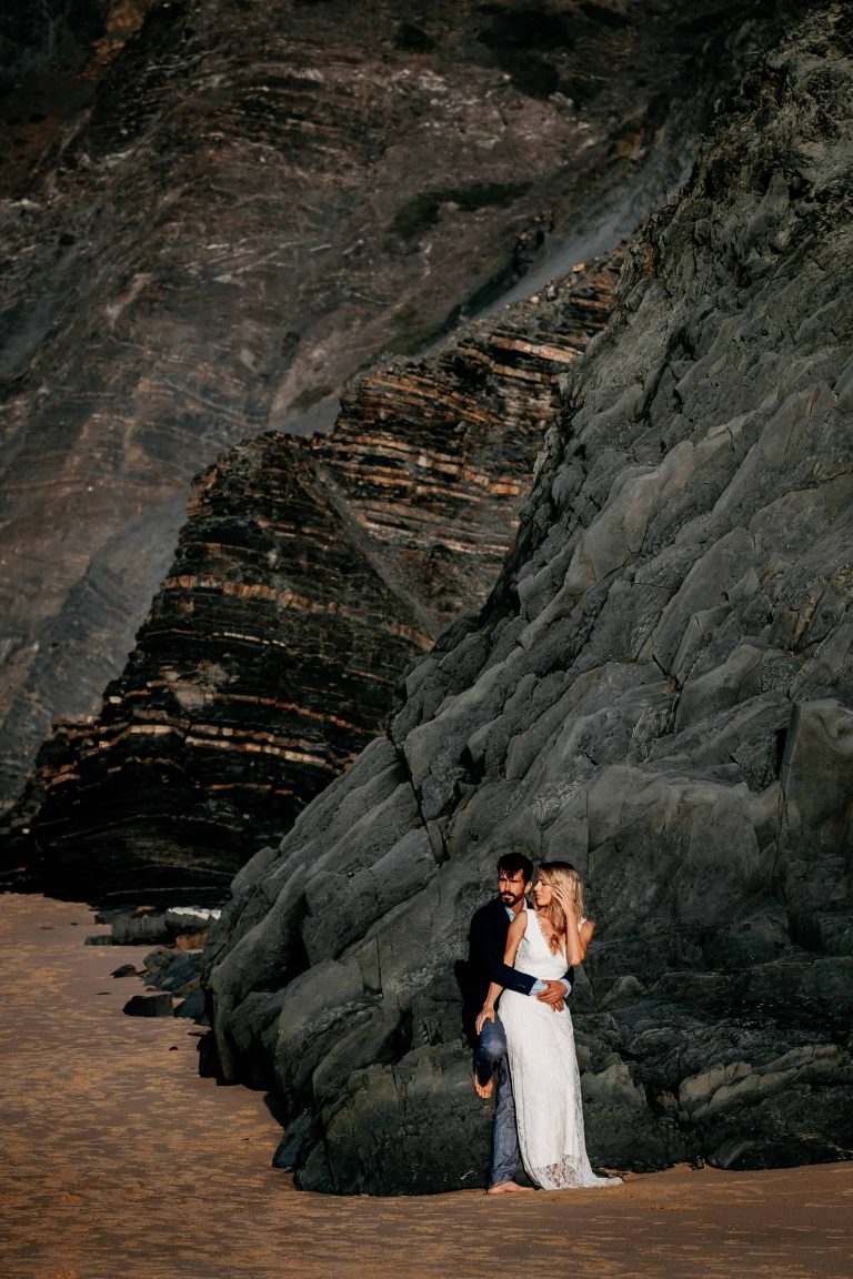 Hochzeit-in-Portugal-an-der-Algarve-03-elopement-wedding-beach-intimate-ceremony-coast-sand-sea-sunset-love-elope