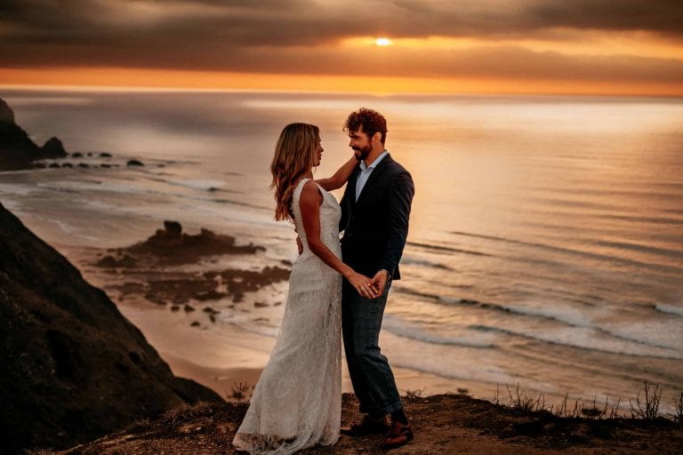 Hochzeit-in-Portugal-an-der-Algarve-25-elopement-wedding-beach-intimate-ceremony-coast-sand-sea-sunset-love-elope