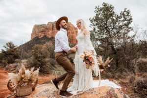 Jaci1-Berkopec-Bohemian-Chic-Vibes-Destination-Elopement-Intimate-Wedding-Photographer-Sedona-Arizona-Adventure