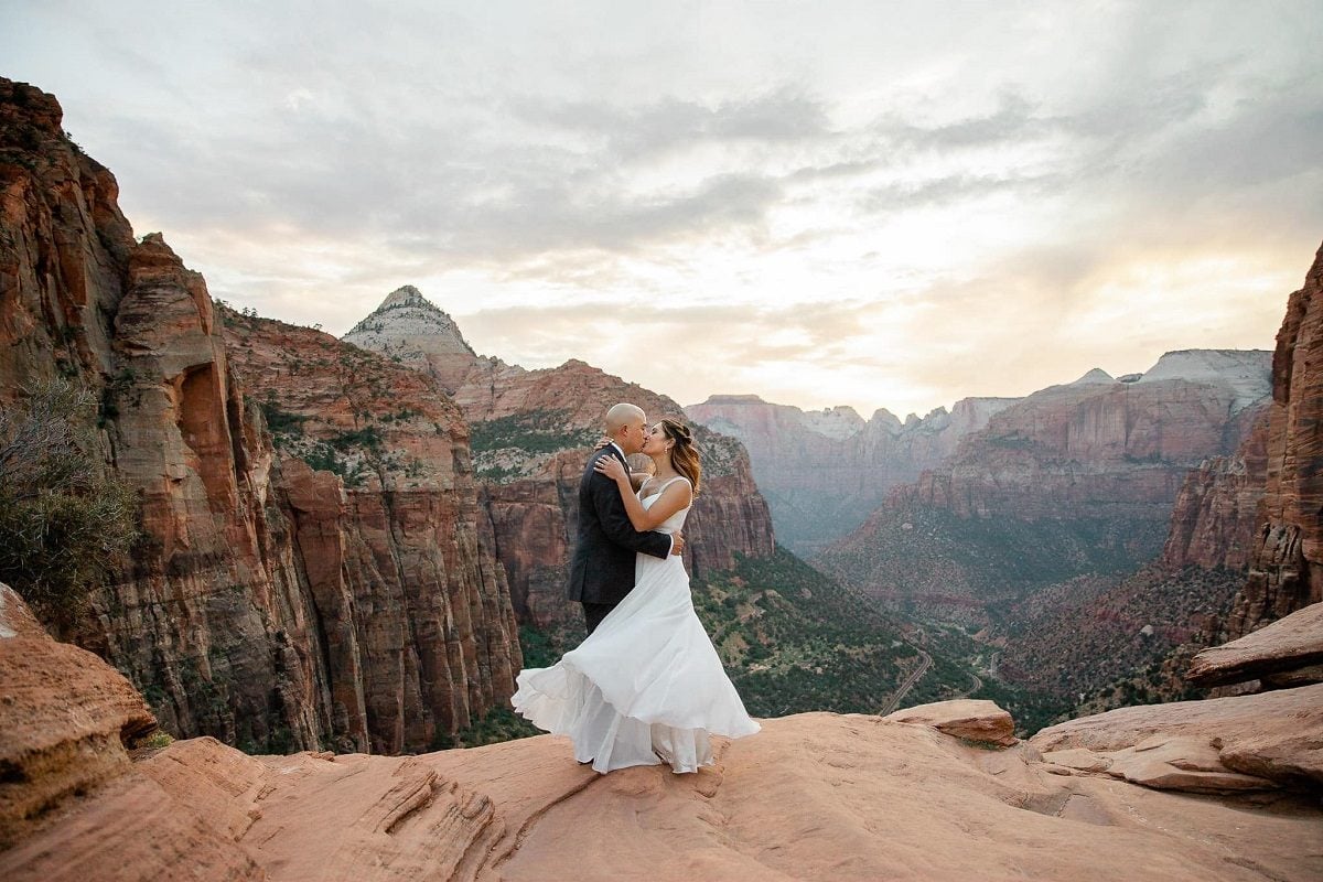 Kylelovestori-elopement-wedding-destination-photographer-utah-america-west-elope-adventure-intimate-wild-mountain-love