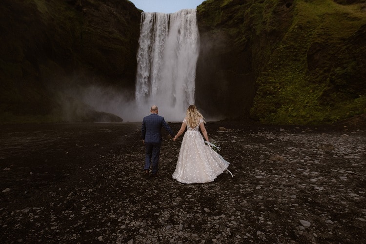 Michalina12-Okreglicka-Iceland-Elopement-Photographer-packages-destination-wedding-intimate-outdoor-adventure-waterfall-elope