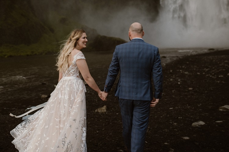 Michalina22-Okreglicka-Iceland-Elopement-Photographer-packages-destination-wedding-intimate-outdoor-adventure-waterfall-elope