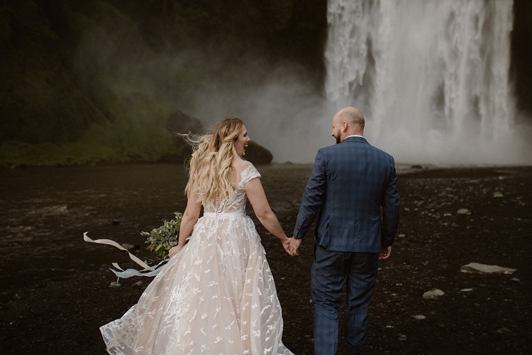 Michalina25-Okreglicka-Iceland-Elopement-Photographer-packages-destination-wedding-intimate-outdoor-adventure-waterfall-elope