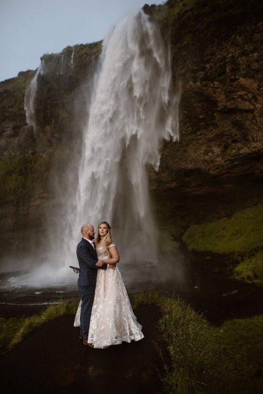 Michalina37-Okreglicka-Iceland-Elopement-Photographer-packages-destination-wedding-intimate-outdoor-adventure-waterfall-elope