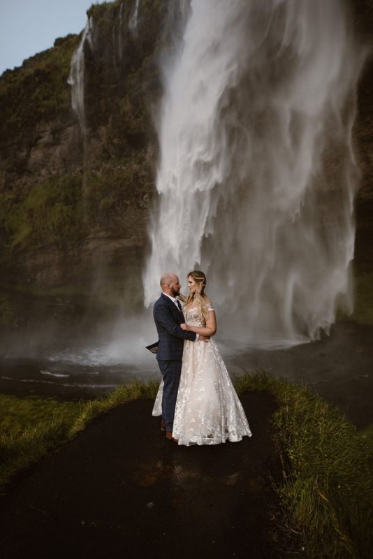 Michalina38-Okreglicka-Iceland-Elopement-Photographer-packages-destination-wedding-intimate-outdoor-adventure-waterfall-elope