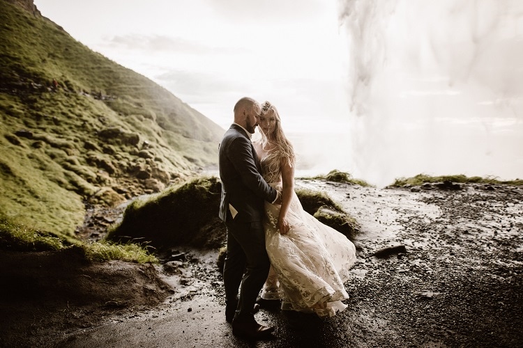 Michalina43-Okreglicka-Iceland-Elopement-Photographer-packages-destination-wedding-intimate-outdoor-adventure-waterfall-elope