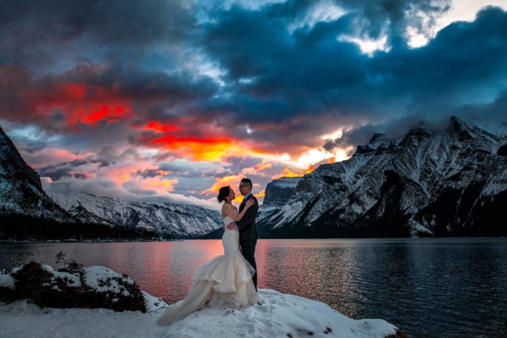 bdfk1-photography-banff-alberta-elopement-wedding-canada-adventure-elope-mountain-winter-snow-lake-minnewanka