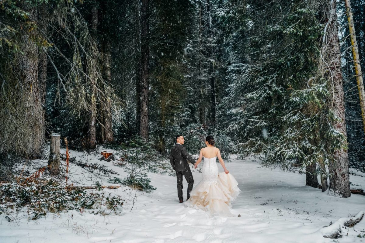 bdfk23-photography-banff-alberta-elopement-wedding-canada-adventure-elope-mountain-winter-snow-lake-minnewanka