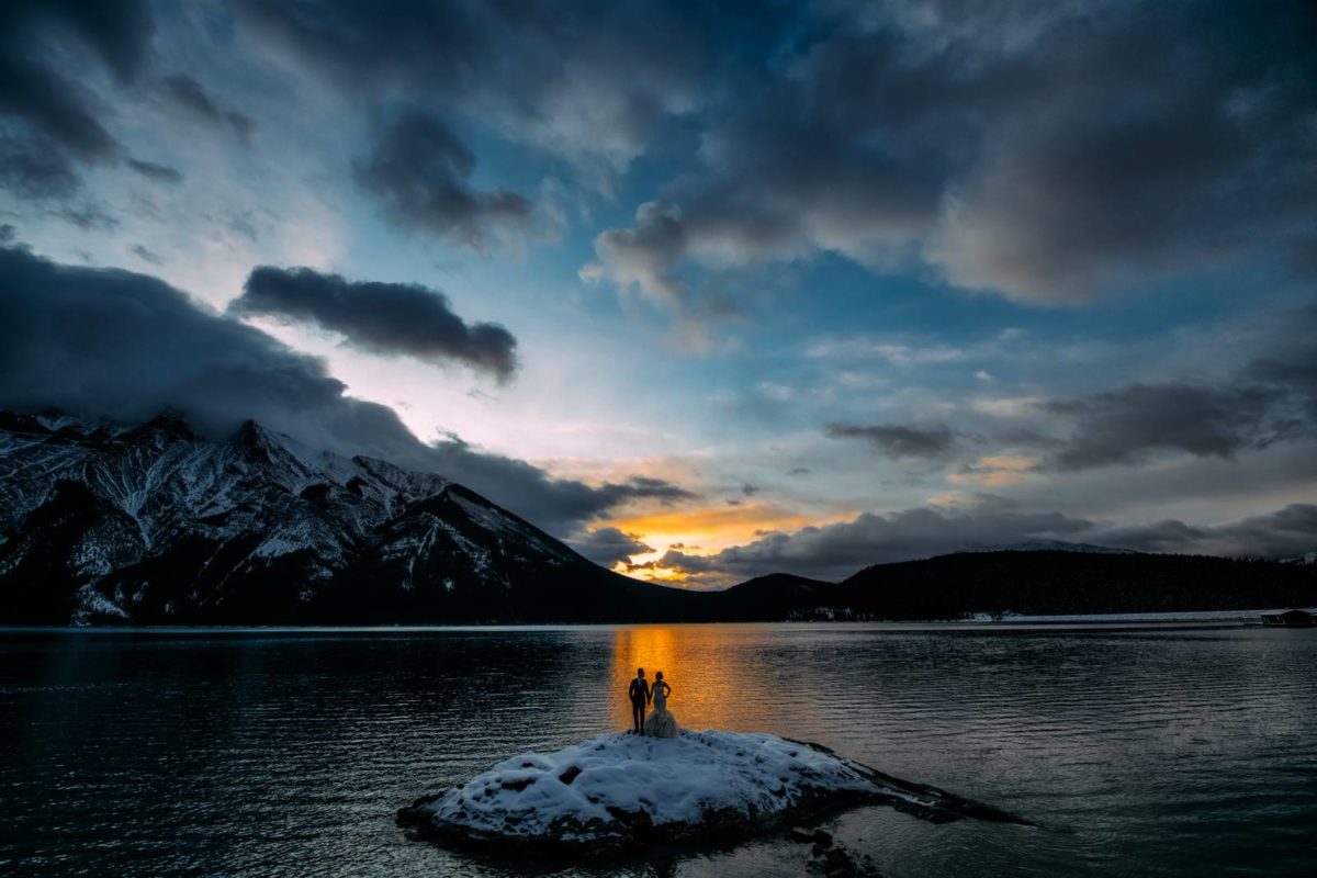 bdfk3-photography-banff-alberta-elopement-wedding-canada-adventure-elope-mountain-winter-snow-lake-minnewanka