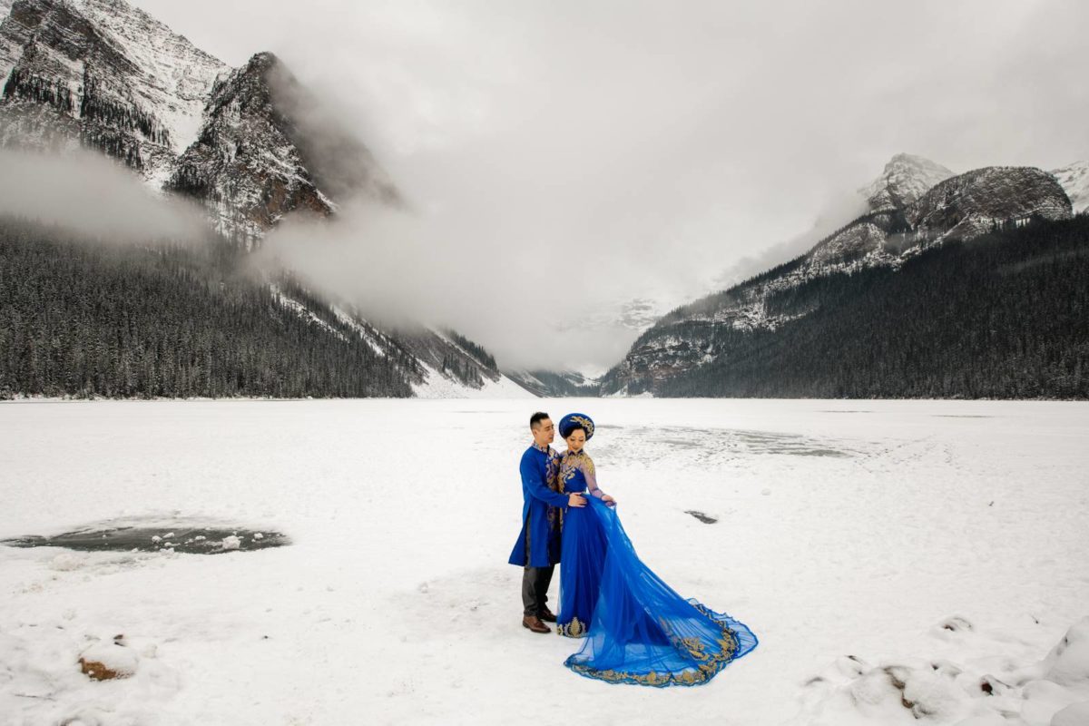 bdfk40-photography-banff-alberta-elopement-wedding-canada-adventure-elope-mountain-winter-snow-emerald-glacier-lake