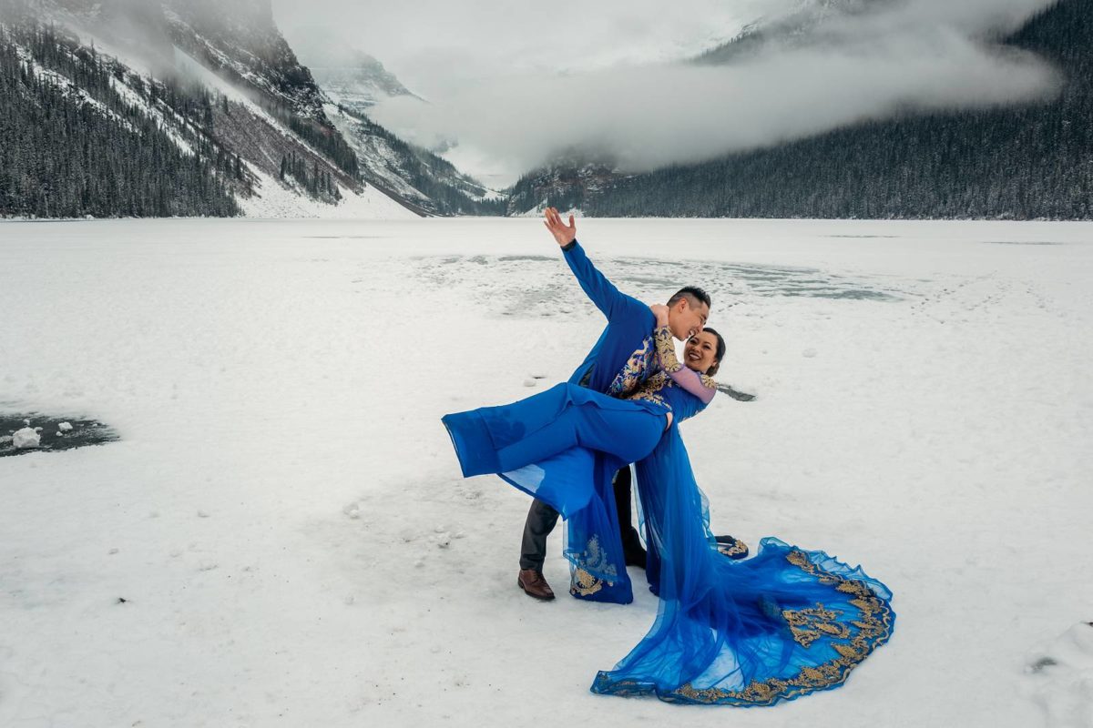 bdfk41-photography-banff-alberta-elopement-wedding-canada-adventure-elope-mountain-winter-snow-emerald-glacier-lake