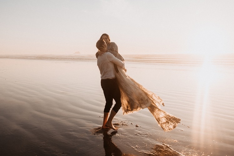 jaci35-berkopec-elopement-wedding-photographer-epic-sunset-golden-hour-oregon-manzanita-beach-sand-sea-coast-washington-pnw-maine-new-jersey-york