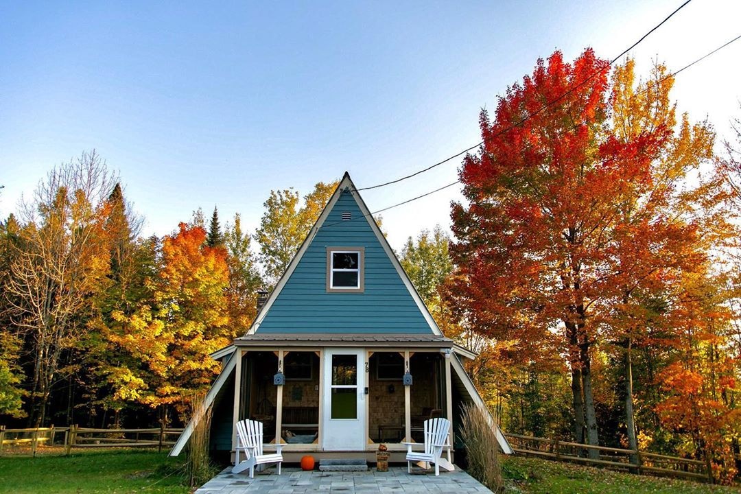 kingdom-a-frame-vermont-autumn-fall-elopement-lodge-cabin-airbnb-wedding-micro-elope-usa