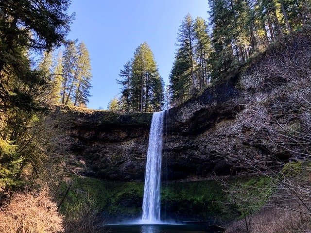 porter-raab-silver-falls-state-park-elopement-intmate-waterfall-outdoor-destination-wedding-trailof-10-falls-adventure-oregon-elope-usa-salem