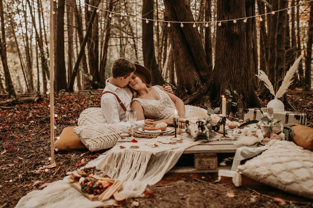 picnic-romantic-sarah-martin-photo-autumn-fall-elopement-inspiration-boho-outdoor-destination-wedding-elope-micro61