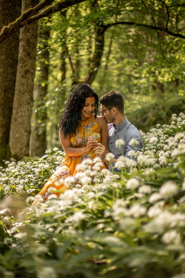wild-embrace29-elopement-packages-destination-wedding-photographer-austria-elope-europe-wildflowers-spring-engagment-vorarlberg (Portrait)
