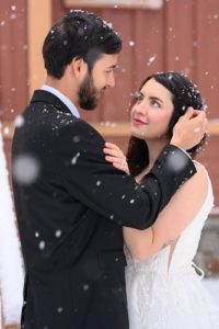 julia-goldberg-elopement-wedding-sunset-photography-boho-bride-groom-yosemite-snow-san-francisco-usa-outdoor-adventure-intimate-love