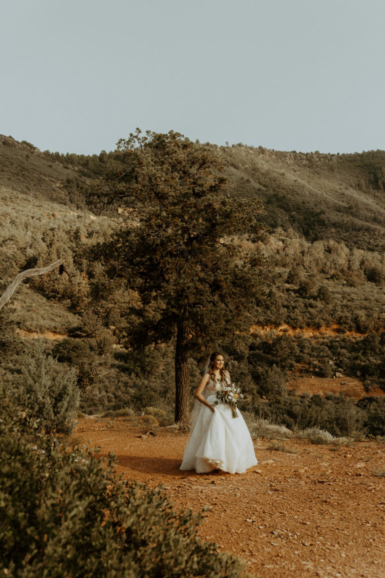 sedona-elopement-photographer-103-boho-bride-red-rock-arizona-intimate-elopement-wedding-adventure