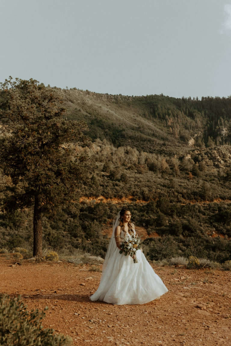 sedona-elopement-photographer-105-boho-bride-red-rock-arizona-intimate-elopement-wedding-adventure