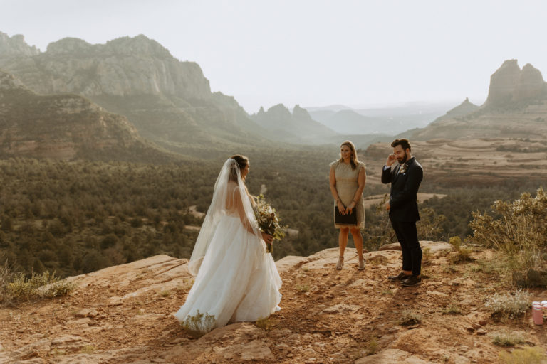 sedona-elopement-photographer-109-boho-bride-red-rock-arizona-intimate-elopement-wedding-adventure
