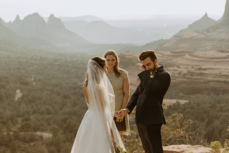 sedona-elopement-photographer-111-boho-bride-red-rock-arizona-intimate-elopement-wedding-adventure