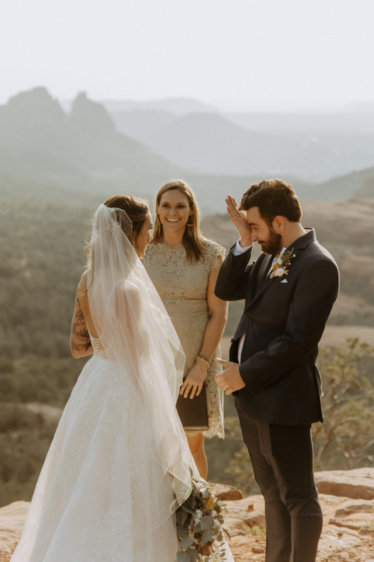 sedona-elopement-photographer-112-boho-bride-red-rock-arizona-intimate-elopement-wedding-adventure