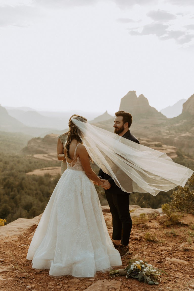 sedona-elopement-photographer-140-boho-bride-red-rock-arizona-intimate-elopement-wedding-adventure