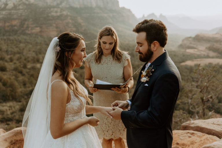 sedona-elopement-photographer-143-boho-bride-red-rock-arizona-intimate-elopement-wedding-adventure