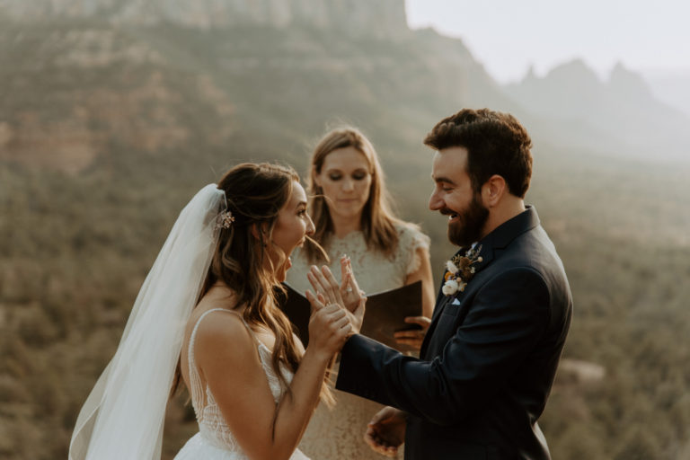 sedona-elopement-photographer-151-boho-bride-red-rock-arizona-intimate-elopement-wedding-adventure