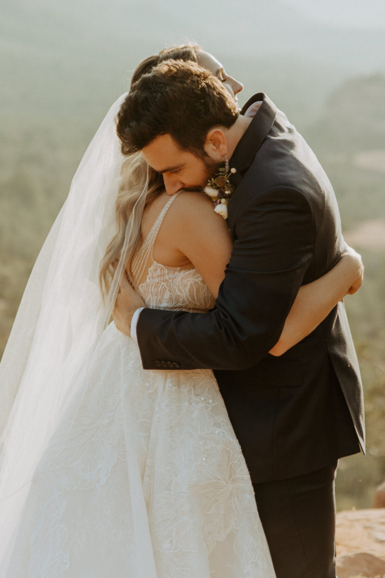 sedona-elopement-photographer-171-boho-bride-red-rock-arizona-intimate-elopement-wedding-adventure