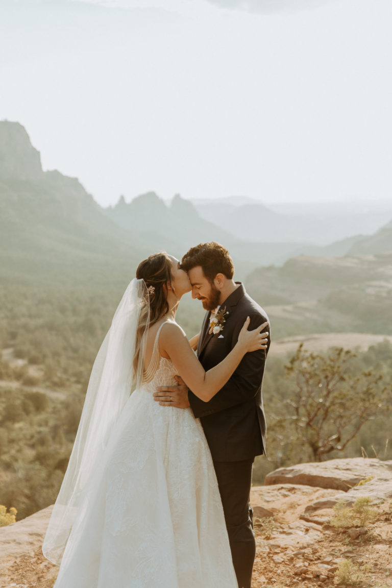 sedona-elopement-photographer-173-boho-bride-red-rock-arizona-intimate-elopement-wedding-adventure