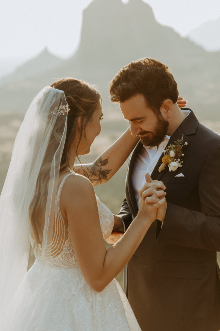 sedona-elopement-photographer-179-boho-bride-red-rock-arizona-intimate-elopement-wedding-adventure