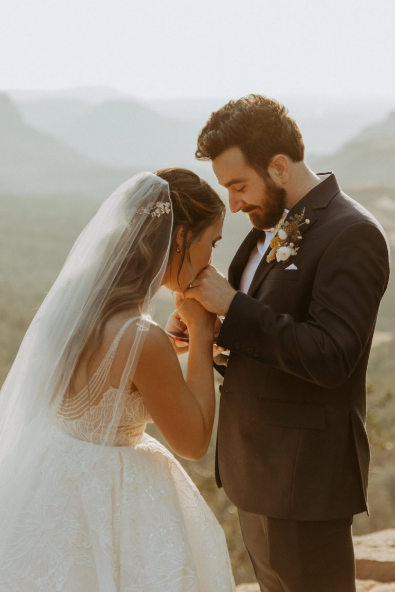 sedona-elopement-photographer-187-boho-bride-red-rock-arizona-intimate-elopement-wedding-adventure