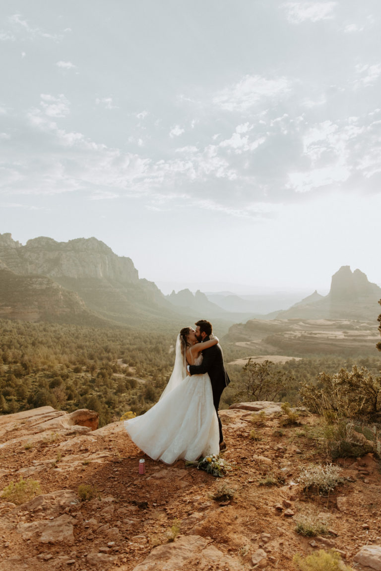 sedona-elopement-photographer-206-boho-bride-red-rock-arizona-intimate-elopement-wedding-adventure