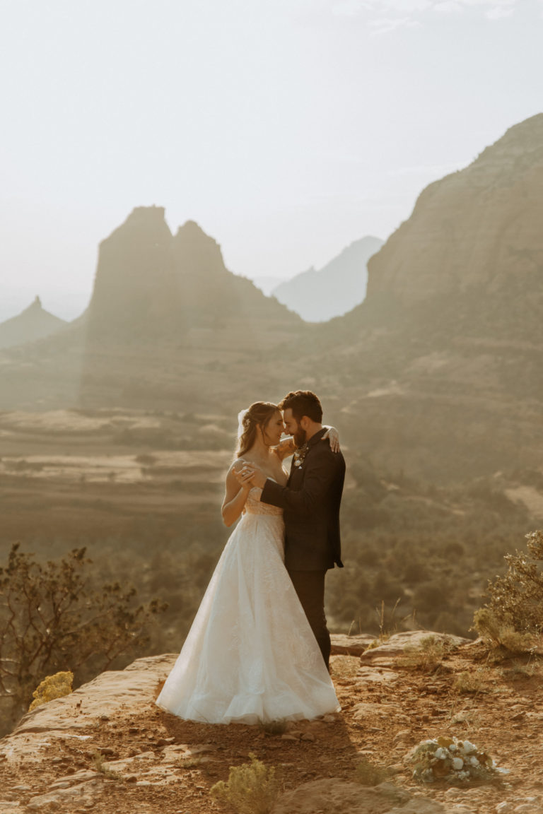 sedona-elopement-photographer-230-boho-bride-red-rock-arizona-intimate-elopement-wedding-adventure