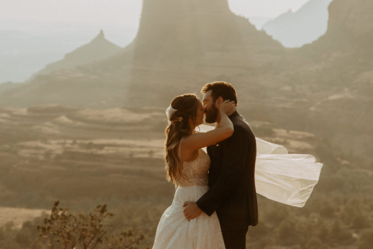 sedona-elopement-photographer-238-boho-bride-red-rock-arizona-intimate-elopement-wedding-adventure
