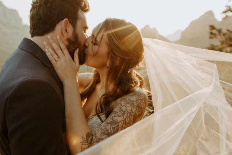 sedona-elopement-photographer-281-boho-bride-red-rock-arizona-intimate-elopement-wedding-adventure