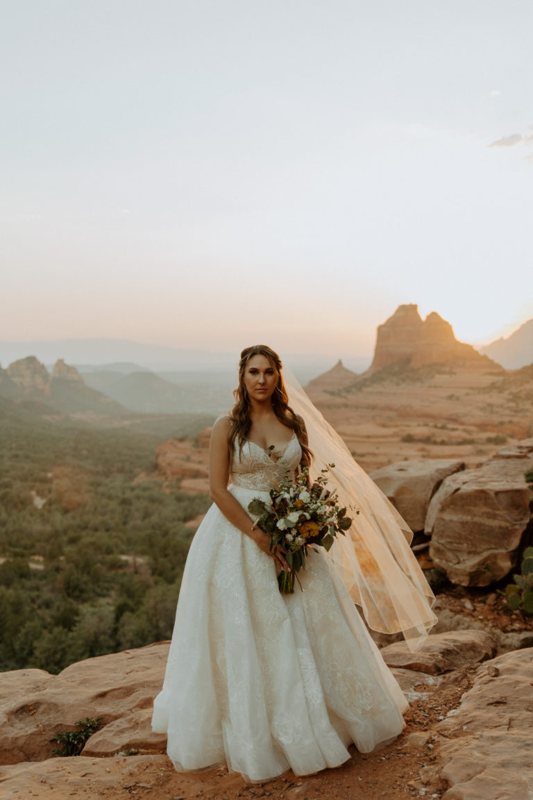 sedona-elopement-photographer-328-boho-bride-red-rock-arizona-intimate-elopement-wedding-adventure