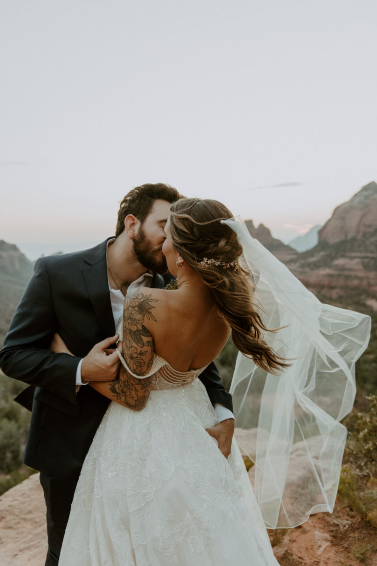 sedona-elopement-photographer-381-boho-bride-red-rock-arizona-intimate-elopement-wedding-adventure